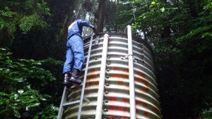 高草山のコルゲート水槽点検2