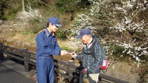 ティッシュ配り