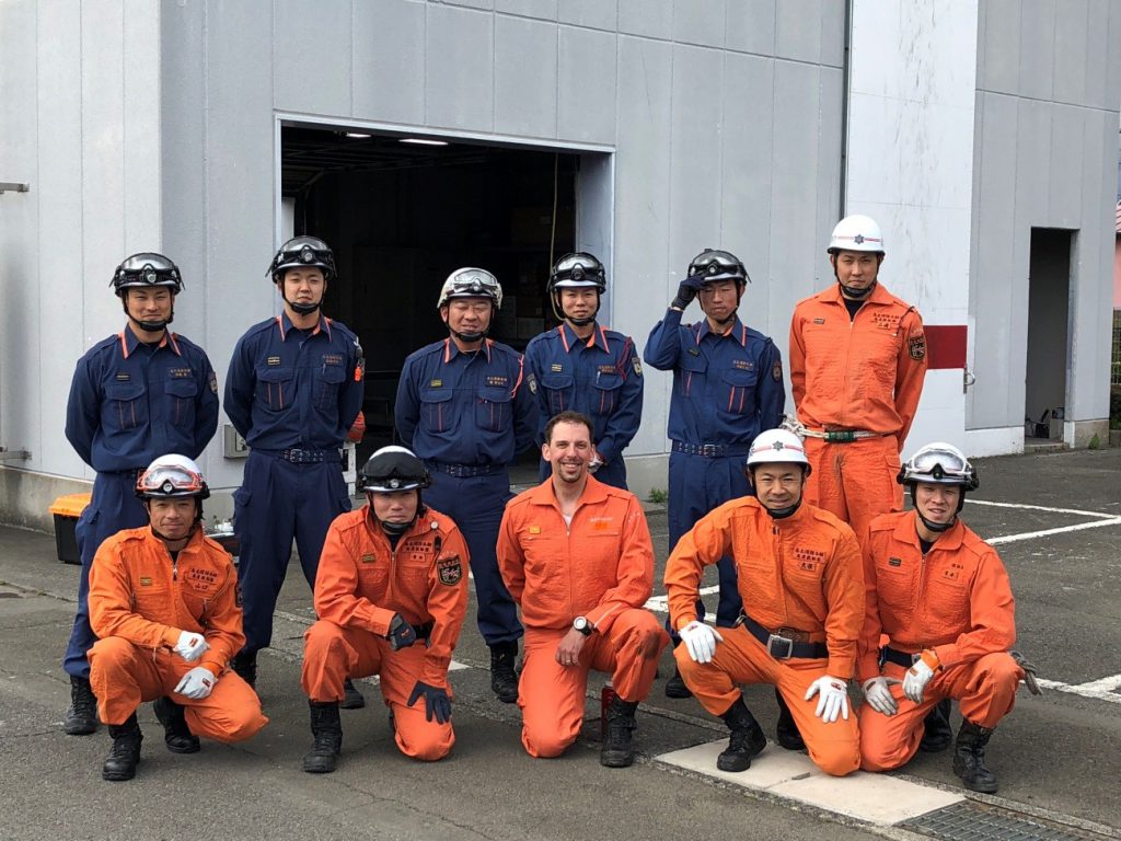 藤枝消防署にカナダ人のレスキュー隊員が体験訪問 志太消防本部