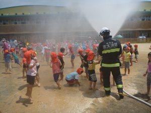 お楽しみの水遊びタイム