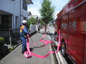 車両からの放水隊形