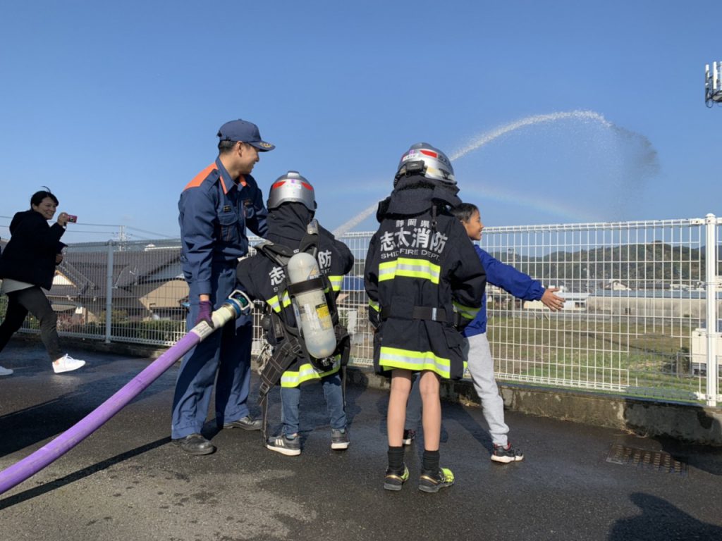 藤枝市立朝比奈第一小学校3年生が北分署に来署 志太消防本部