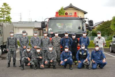 訓練に参加した航空自衛隊と当消防本部隊員