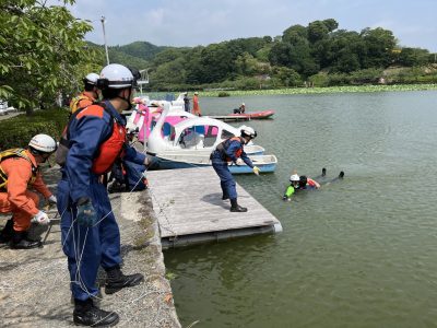 陸上隊員による誘導